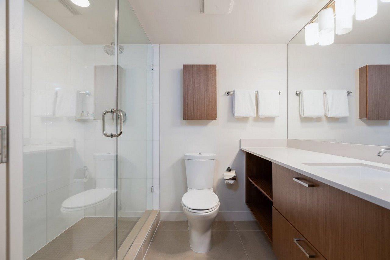Level Vancouver Yaletown - Seymour מראה חיצוני תמונה A modern bathroom