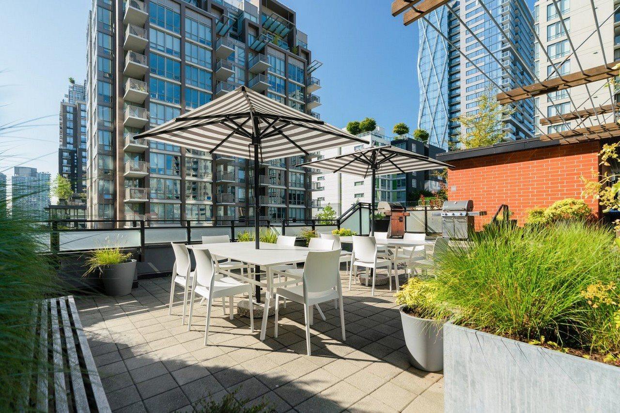 Level Vancouver Yaletown - Seymour מראה חיצוני תמונה The rooftop garden at The Sutton